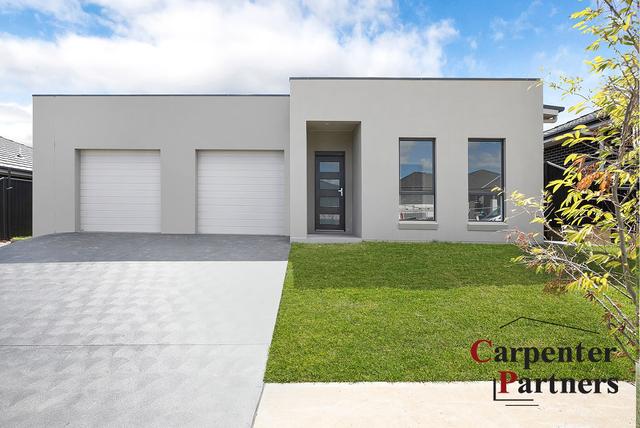 14 Roy Crescent, NSW 2572