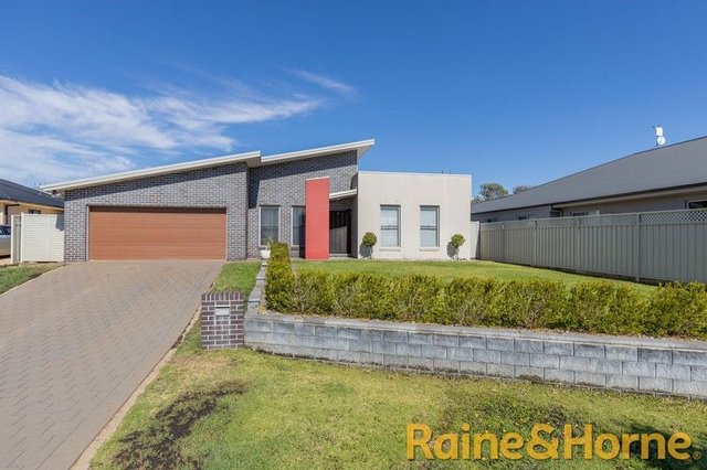 22 Champagne Drive, NSW 2830