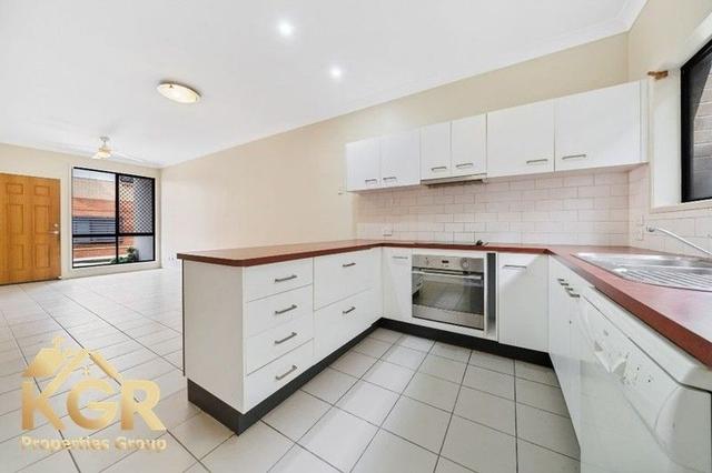 8/11 Cardross St, QLD 4104