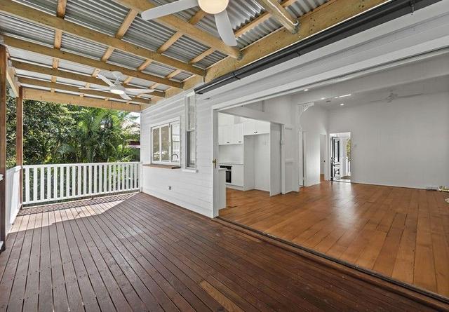 30 Fenton Street, QLD 4103