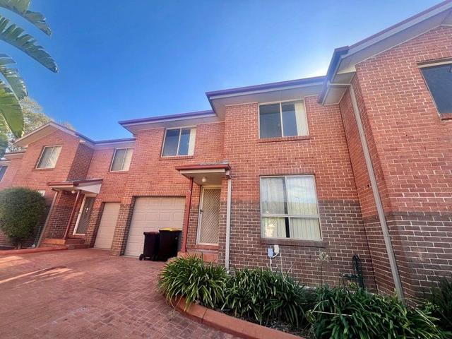 11/14 Pine  Road, NSW 2170