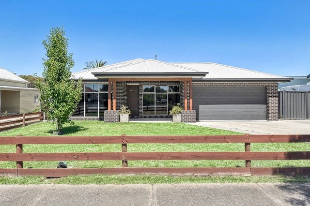 11 Blake Street, VIC 3377