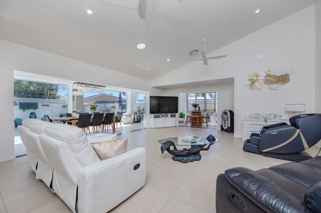 6 Manacor Place, QLD 4216
