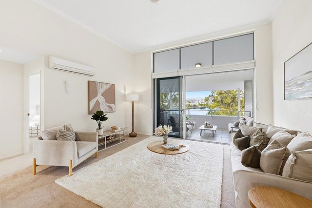 32/1 Lakefront Crescent, QLD 4227