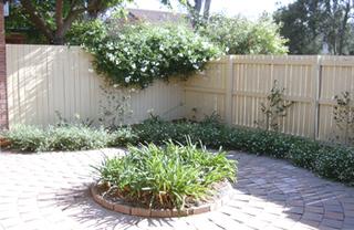 Front Courtyard (2005-03-03)
