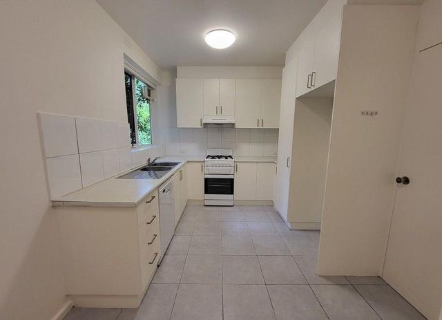 24/1 Whitehall Court, VIC 3161