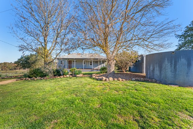 264 Lachlan Valley Way, NSW 2582