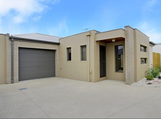 2/20 Senior Court, VIC 3216