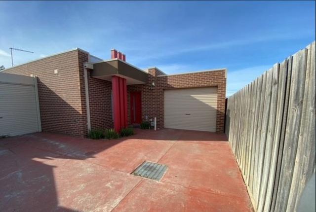 2/5 Durban Court, VIC 3076