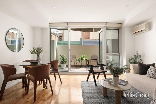 2/28 Little Cardigan Street, VIC 3053