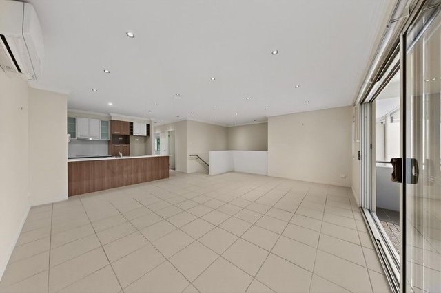 2/15 Rhodes Street, QLD 4053