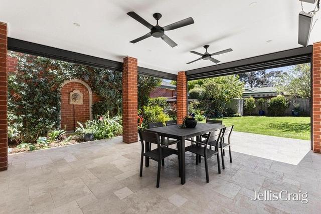 8 Bates Drive, VIC 3016