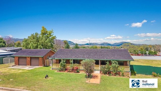 16 Oak Street, NSW 2352