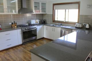 Spacious Modern Kitchen