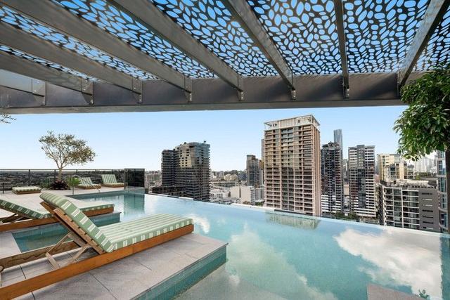 609/2-4 Edmondstone Street, QLD 4101