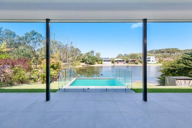 2 Penguin Parade, QLD 4220