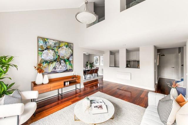 15/211 Wellington Parade South, VIC 3002
