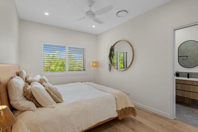 2/76 Seagull Avenue, QLD 4218