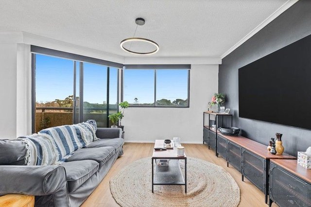 36/27 Queens Road, VIC 3000