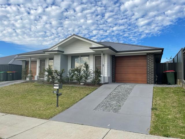 2/5 Apple Street, NSW 2321