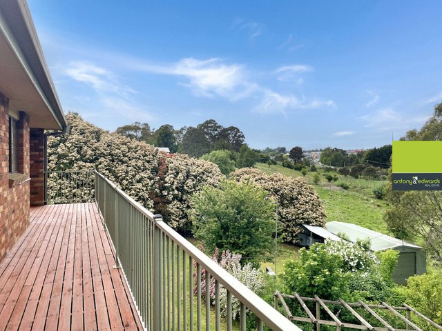 5 Hall Crescent, NSW 2583