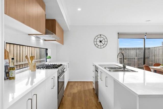 16 Tartan Drive, VIC 3978
