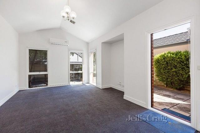 6 McGuire Crescent, VIC 3016