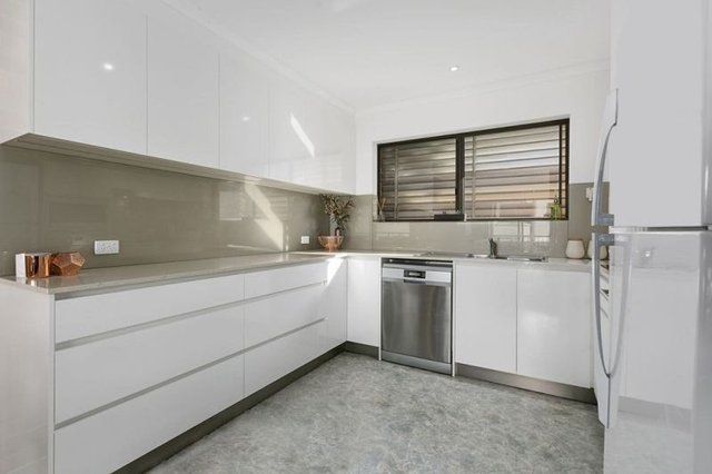 2/4 Ottiwell Street, QLD 4507