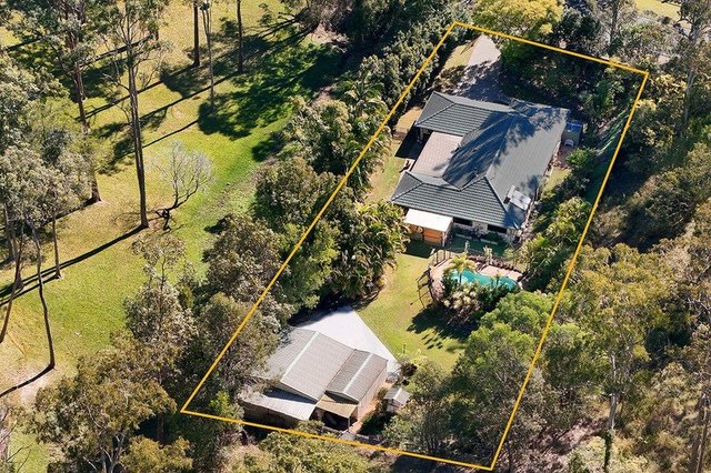 8 The Oval Drive, QLD 4211
