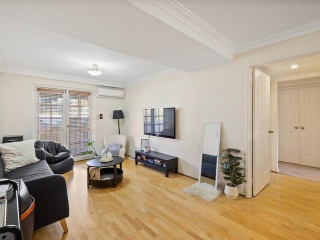24/22 Nile Street, WA 6004