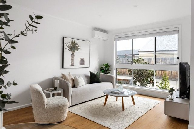 2/10 Christmas  Street, VIC 3070