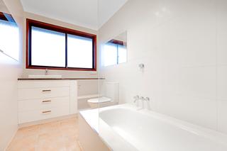 Bathroom (2017-08-22)