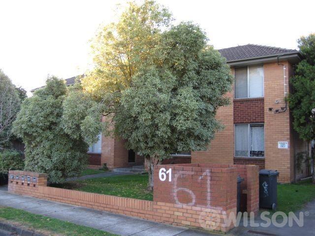 2/61 Holywood Grove, VIC 3163