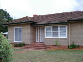 Front view (2006-03-30)