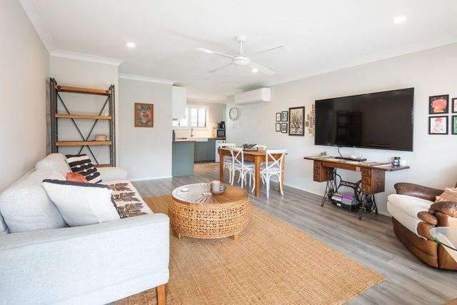 1/8 Topaz Court, QLD 4216