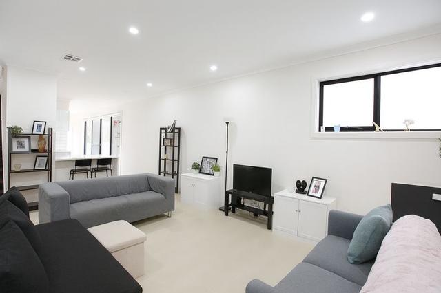 2/5 Miranda Road, VIC 3073
