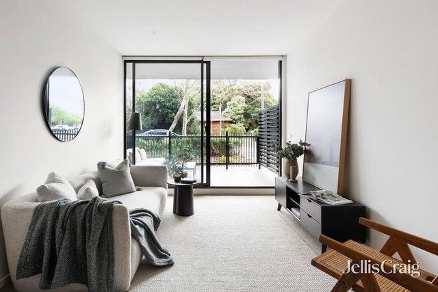 2/88 Trenerry Crescent, VIC 3067