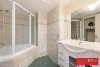 Bathroom (2015-05-06)