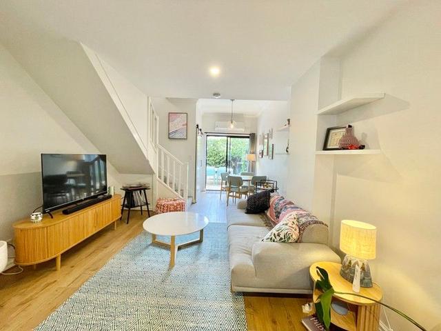 2/137 Roberts Road, WA 6008