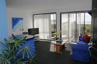 Apartment Lounge (2010-05-05)
