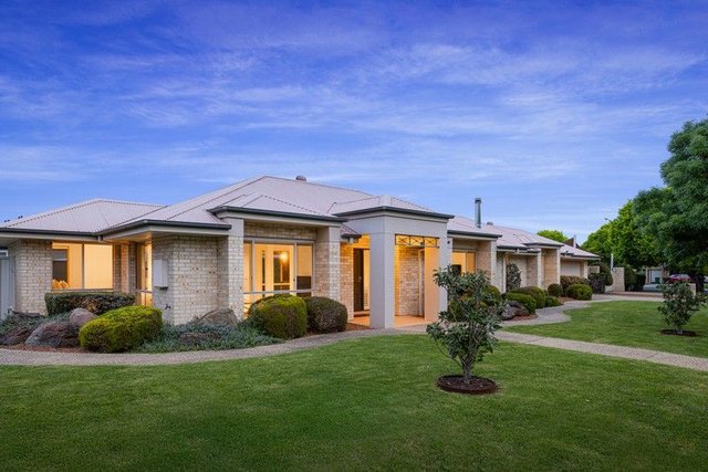 2 Ibis Close, NSW 2640