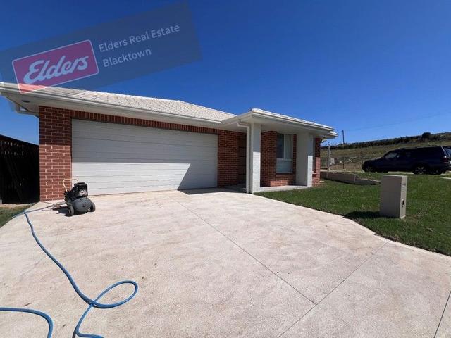 13 Sebring St, NSW 2563