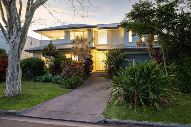 16 Bairnsdale Street West, QLD 4556