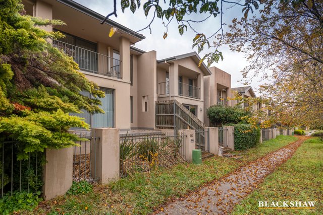 302 Anthony Rolfe Avenue, ACT 2912