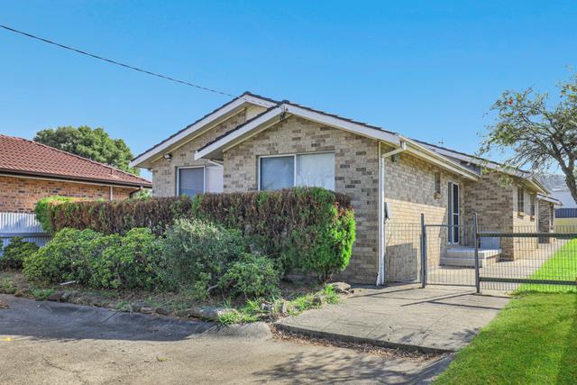 2/82 Atchison St, NSW 2500