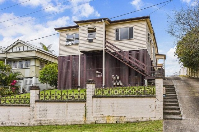 2/10 Normanby Terrace, QLD 4059