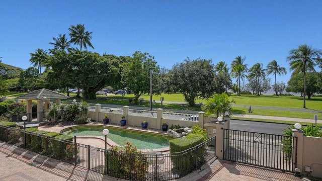 1/267 Esplanade, QLD 4870