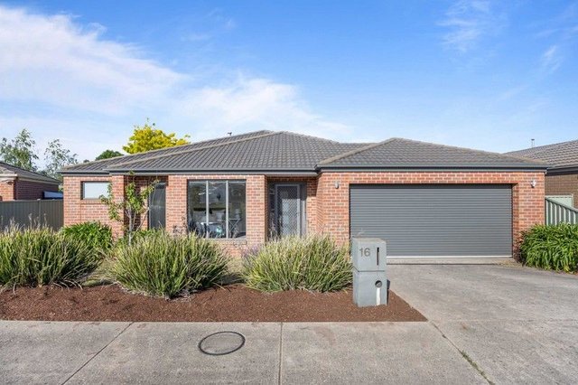16 Waterside Close, VIC 3352