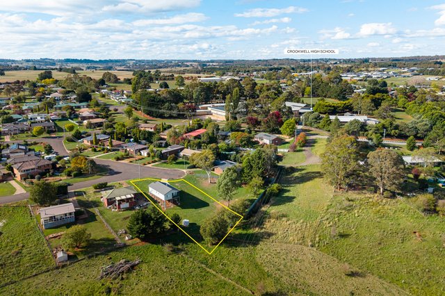17 Hall Crescent, NSW 2583