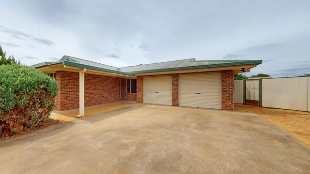 6 Quail Court, NSW 2830
